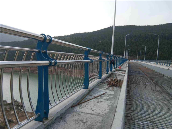 中卫不锈钢桥梁护栏的特点及其在桥梁安全中的重要作用