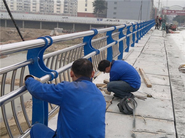 中卫不锈钢桥梁护栏除锈维护的重要性及其方法